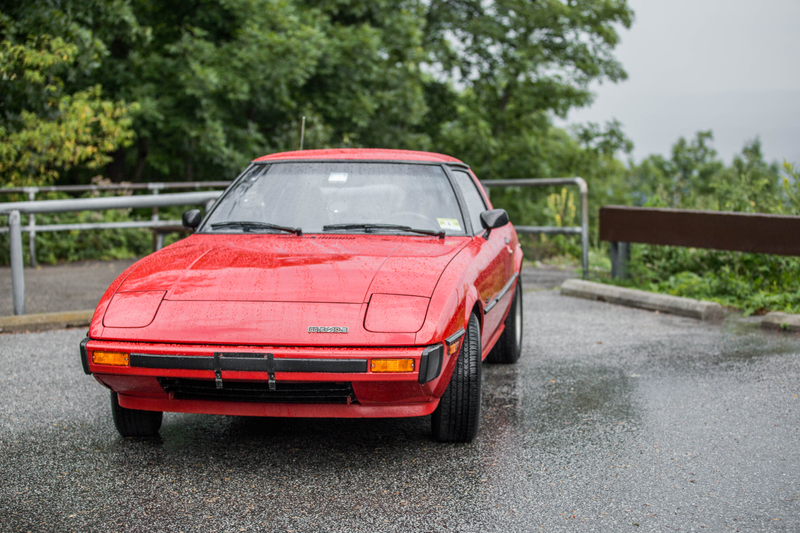 Illustration for article titled The Original Mazda RX-7 Drives Like a Humming, Thrumming, Living Animal